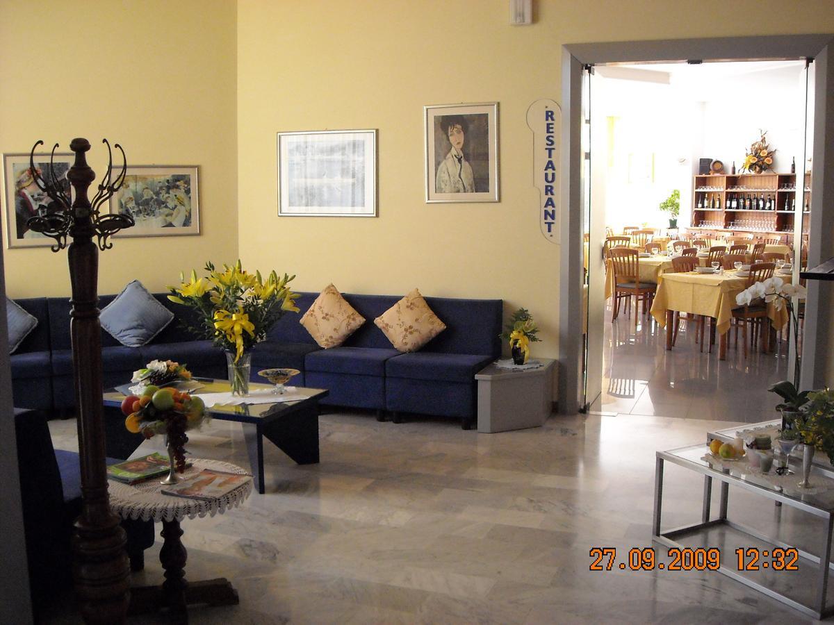 Liliana Hotel 3*